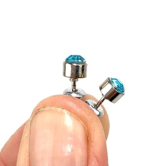 Aquamarine Crystal Inset Silver Tone Stud Earrings - New In Original Box - Picture 5 of 6